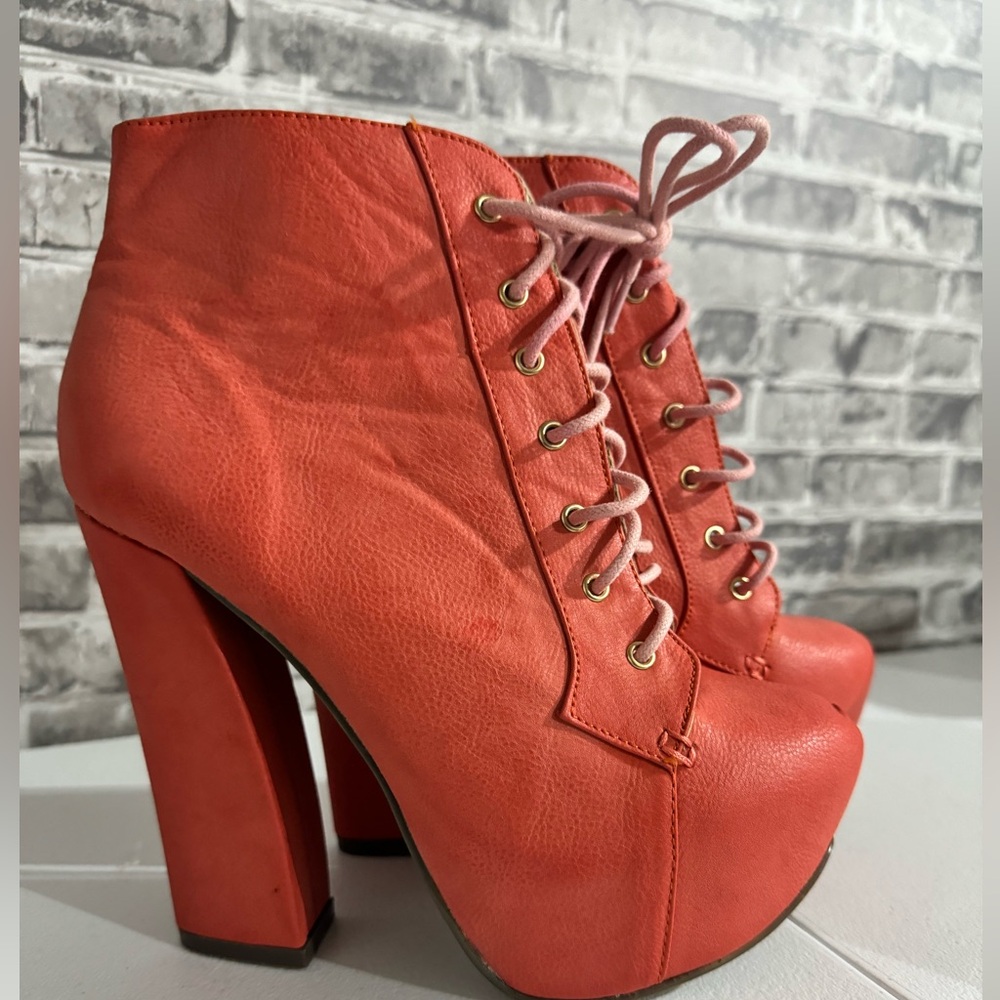 Coral Platform Lace up Booties Size‎ 7